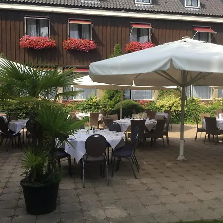 Hotel Steensel מלון 3*