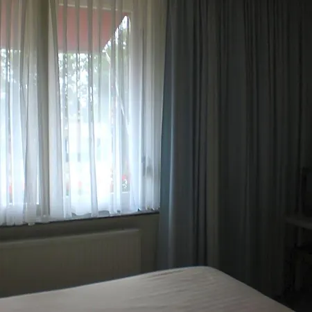 Hotel Steensel Отель 3*