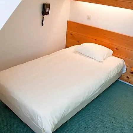 Hotel Steensel Отель 3*