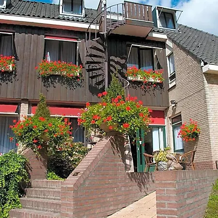 Отель Hotel Steensel 3*