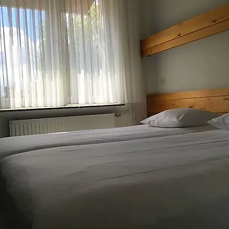 Hotel Steensel Отель