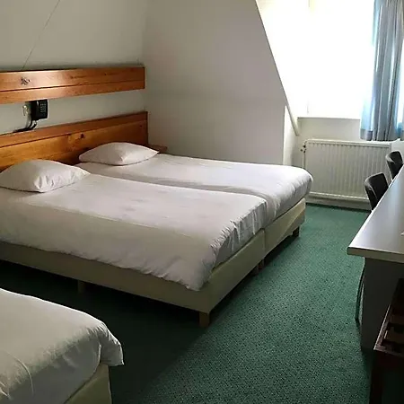 Hotel Steensel Отель