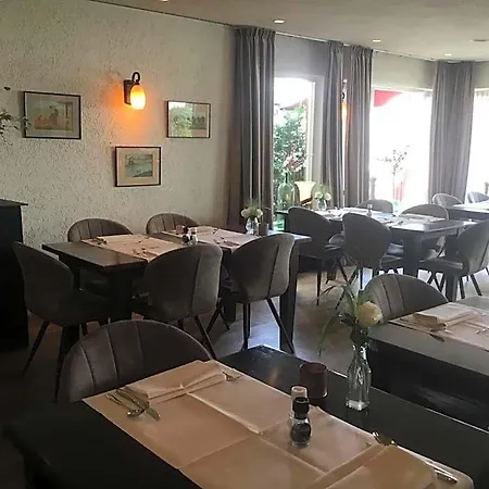 Hotel Steensel Отель