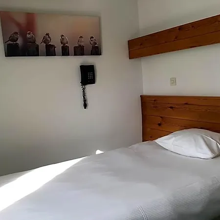 Отель Hotel Steensel 3*