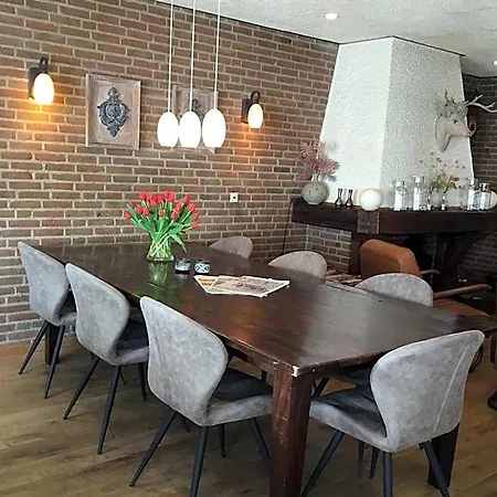 Hotel Steensel Отель 3*