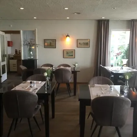 ホテル Hotel Steensel 3*