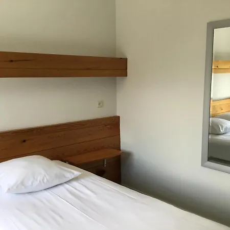 ホテル Hotel Steensel 3*