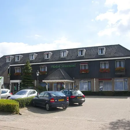 فندق Hotel Steensel 3*
